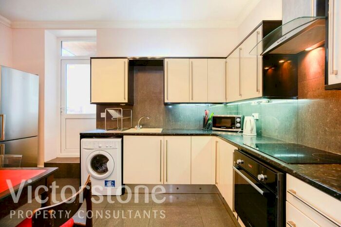 3 Bedroom Apartment To Rent In Whitechapel Road, Whitechapel, London, E1