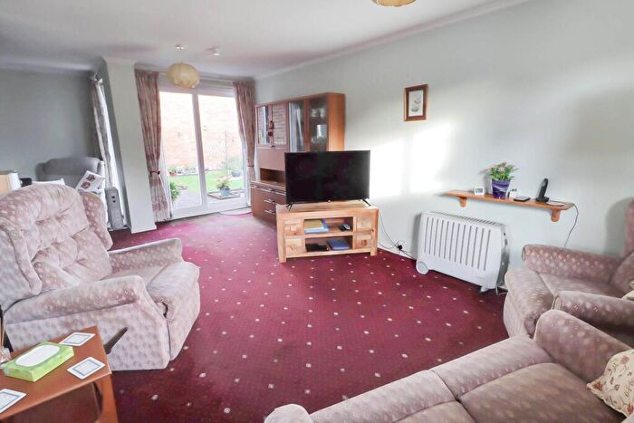 2 Bedroom Detached Bungalow For Sale In Chilcombe Way, Earley, RG6