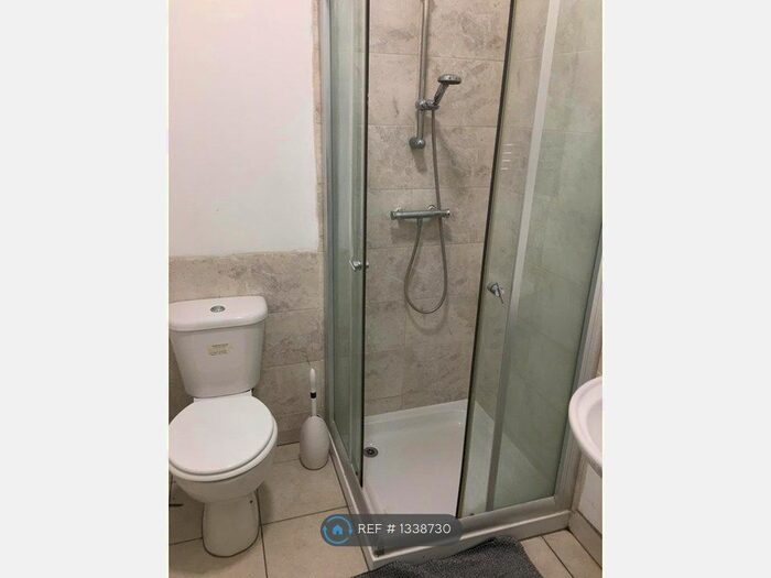 Studio To Rent In Bromley Road, London, SE6