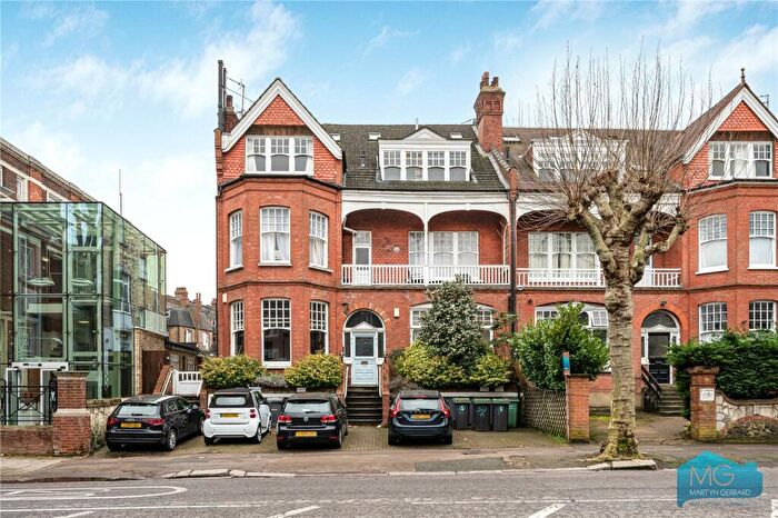 2 Bedroom Apartment For Sale In Queens Avenue, London, N10
