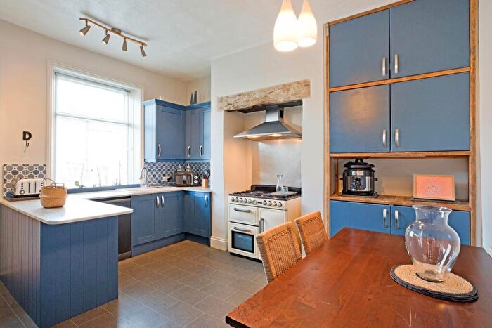 3 Bedroom Terraced House For Sale In Leeds Road, Ilkley, LS29