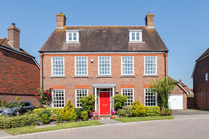 6 Bedroom Detached House For Sale In Barrow Close, Billingshurst, RH14