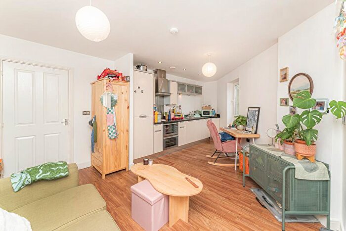 1 Bedroom Flat To Rent In Harry Zietal Way, Hackney, E5