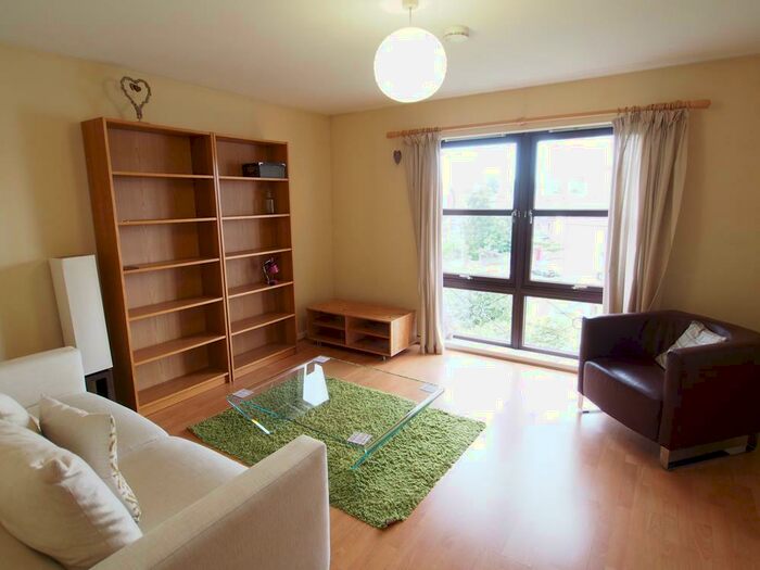 2 Bedroom Flat To Rent In Roslin Place, Top Floor, AB24
