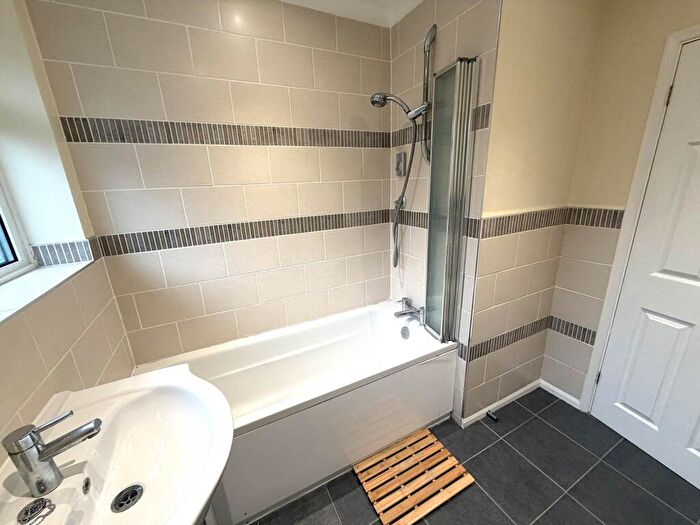 2 Bedroom Apartment To Rent In Raymond Avenue, Canterbury, CT1