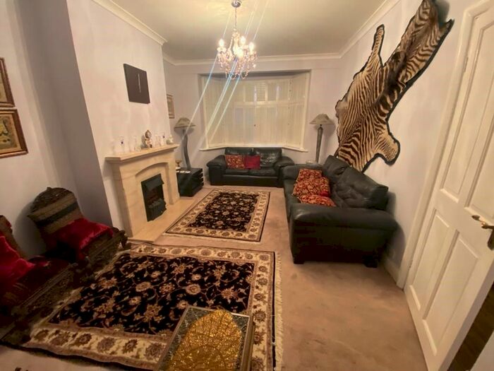 5 Bedroom Semi-Detached House To Rent In Engel Park, London, NW7