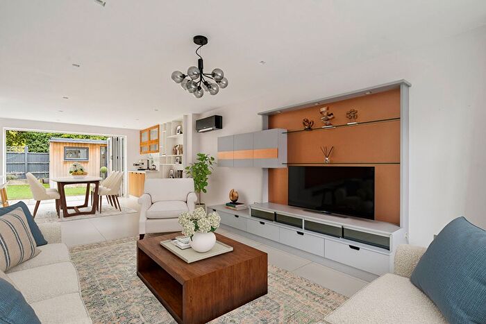 4 Bedroom Semi Detached House For Sale In Daylesford Avenue, London, SW15