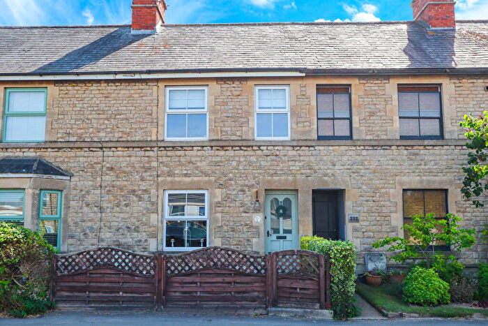 3 Bedroom Terraced House For Sale In Oxford Road, Calne, SN11