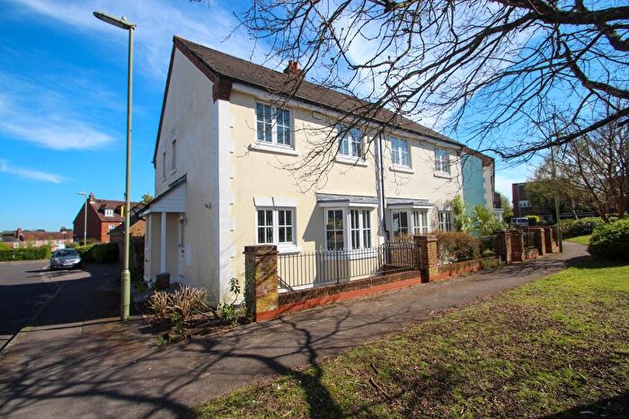 4 Bedroom Semi Detached House To Rent In Hamble, SO31