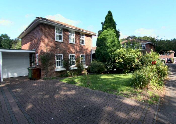 4 Bedroom Detached House To Rent In Cumberland Avenue, Guildford, GU2