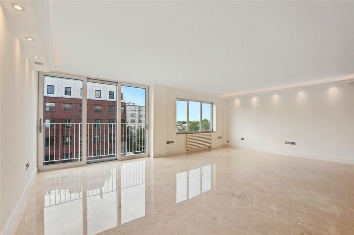 3 Bedroom Flat To Rent In St Mary Abbots Terrace, High Street Kensington, W14