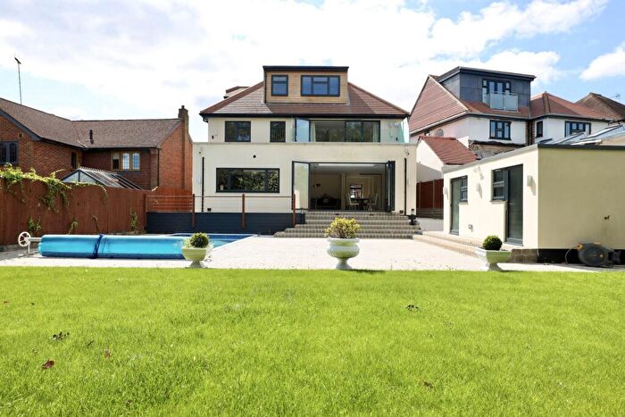 4 Bedroom House To Rent In Denehurst Gardens, Woodford Green, IG8
