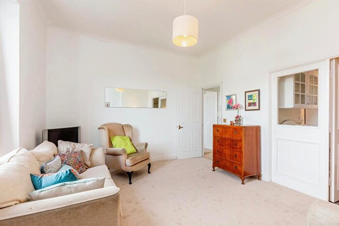 1 Bedroom Apartment For Sale In Royal York Crescent, Clifton, Bristol, BS8