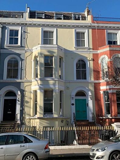 2 Bedroom Flat To Rent In Elgin Crescent, London, W11