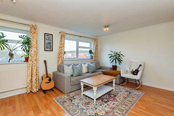 2 Bedroom Flat For Sale In St. Annes Road, Aylesbury, Buckinghamshire, HP19