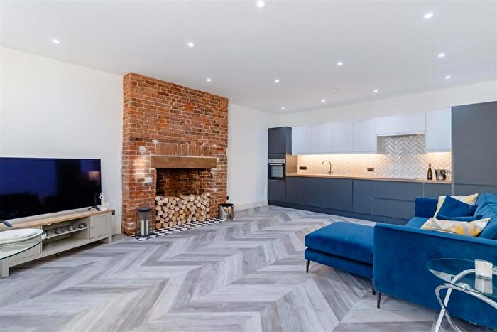 2 Bedroom Flat For Sale In Heene Terrace, Worthing, BN11