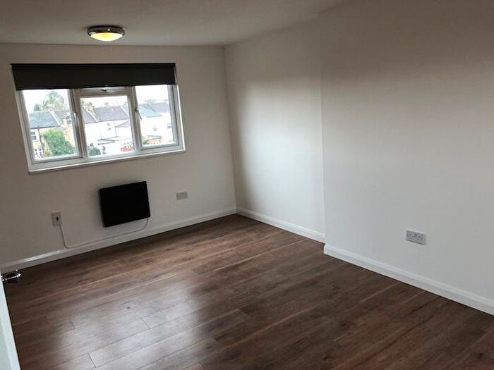 1 Bedroom Studio To Rent In Park Road, Ilford, IG1