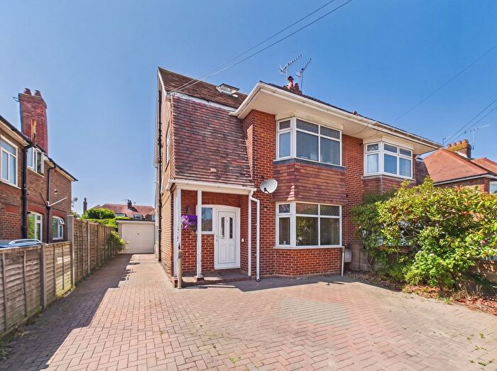 4 Bedroom Semi-Detached House For Sale In Evelyn Road, Worthing, BN14