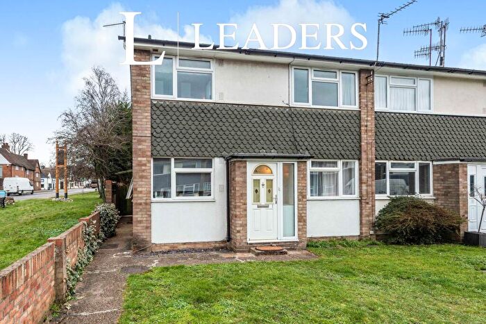 2 Bedroom Maisonette To Rent In Sycamore Drive, AL2