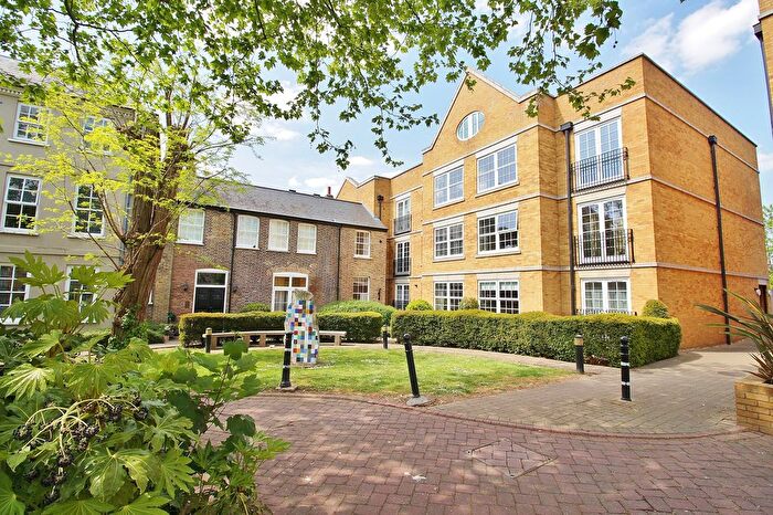 2 Bedroom Flat To Rent In Holme Court, Twickenham Road, Isleworth, TW7