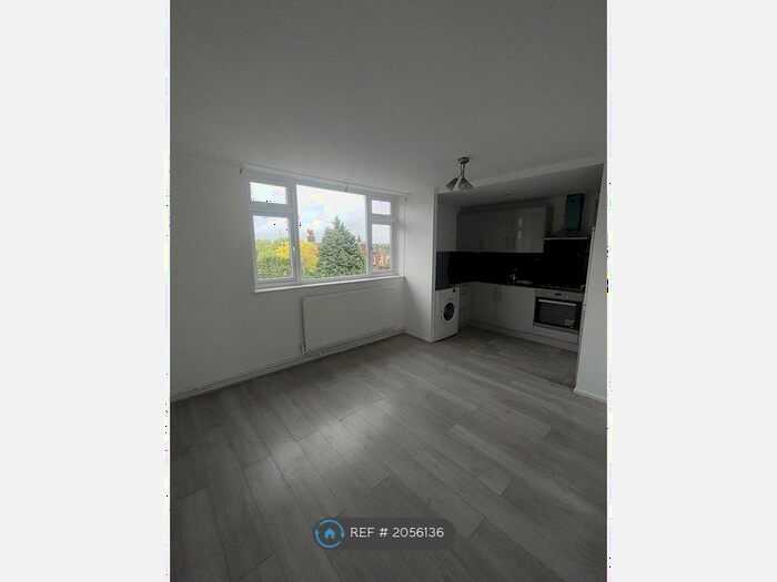 3 Bedroom Flat To Rent In Intalbury Avenue, Aylesbury, HP19