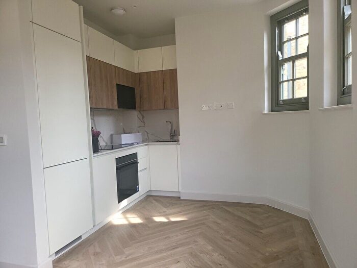 Studio To Rent In Glenburnie Road, London, SW17
