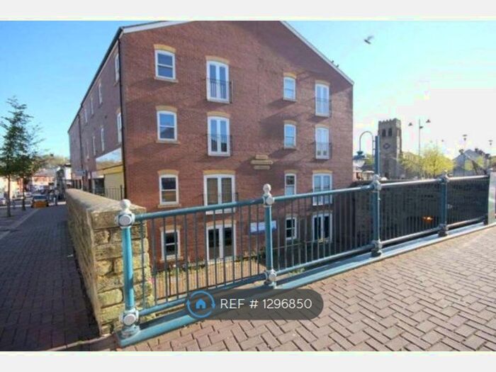 2 Bedroom Flat To Rent In Melbourne Street, Stalybridge SK15