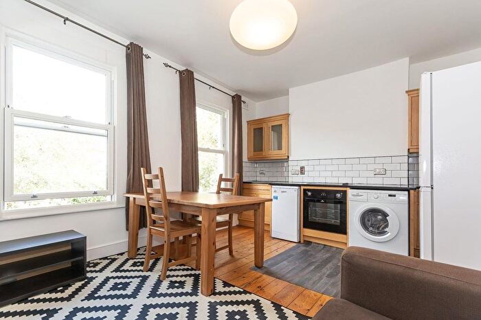 1 Bedroom Flat To Rent In Vauxhall Grove, Vauxhall, SW8