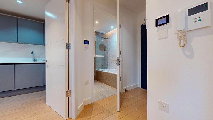 1 Bedroom Flat To Rent In New Horizons Court, Brentford, TW8