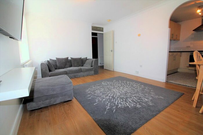 2 Bedroom Flat To Rent In Marshalls Close, New Southgate, N11