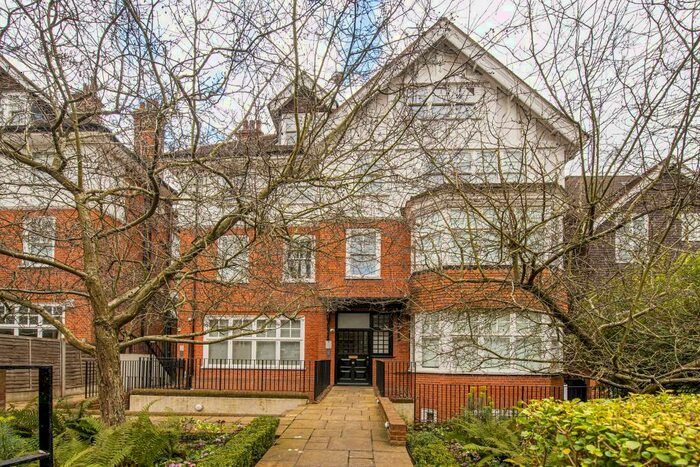 2 Bedroom Apartment To Rent In Lyndhurst Road, Hampstead, NW3