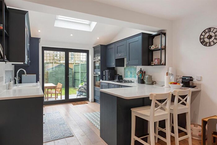 3 Bedroom Property For Sale In Hopwood Close, Earlsfield, London, SW17