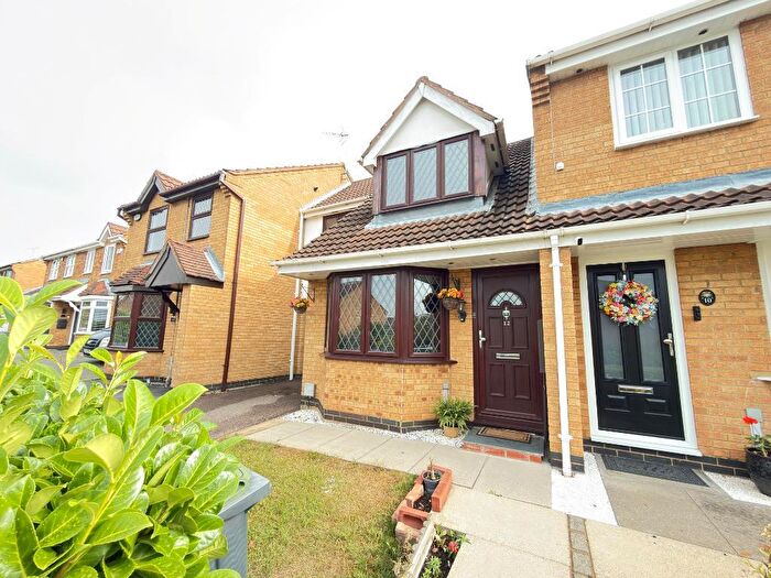 3 Bedroom Terraced House For Sale In Lambourn Drive, Bushmead, Luton, Bedfordshire, LU2