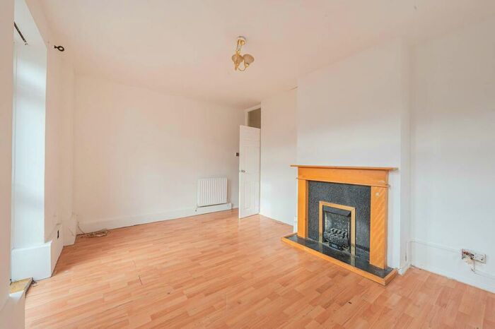 3 Bedroom Flat To Rent In George Lane, Hither Green, London, SE13