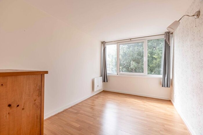 1 Bedroom Flat To Rent In Mountbatten Square, Windsor, SL4