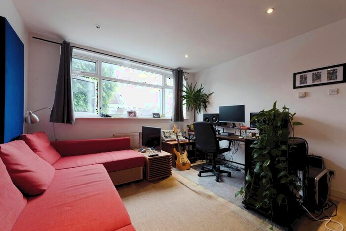 1 Bedroom Flat To Rent In Raglan, Court, Raglan Road, Walthamstow, London, E17