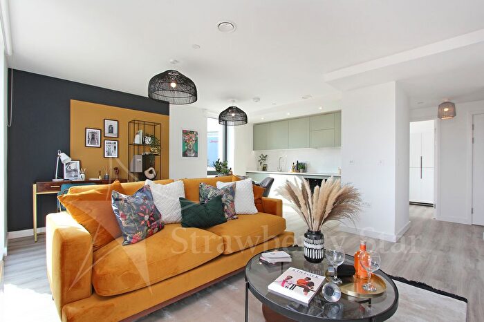 2 Bedroom Flat For Sale In Kimpton Road, Luton, LU2