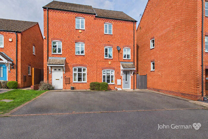 4 Bedroom Town House For Sale In Darwin Crescent, Loughborough, LE11