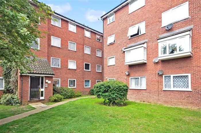 1 Bedroom Flat To Rent In Gurney Close, Barking, IG11