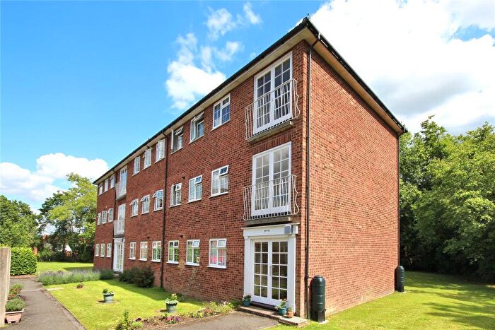 2 Bedroom Apartment To Rent In Woking, Surrey, GU22
