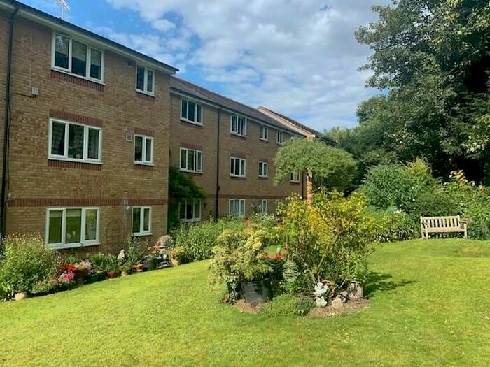 2 Bedroom Flat To Rent In Dunnymans Road, Banstead, SM7
