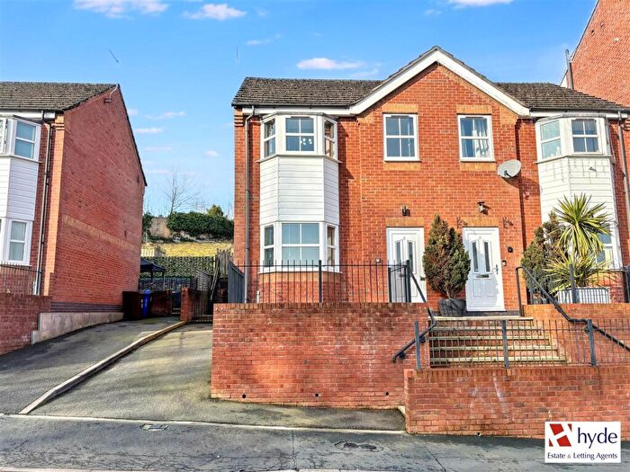 3 Bedroom Semi-Detached House To Rent In Honeywall, Stoke-On-Trent, ST4