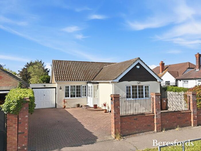 2 Bedroom Bungalow For Sale In Crowstone Road, Grays, RM16
