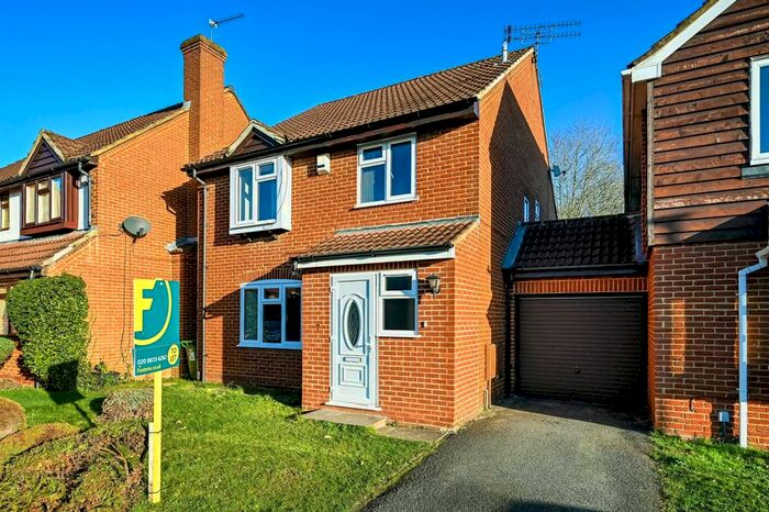 3 Bedroom Detached House To Rent In Palmerston Avenue, Langley, Slough, SL3