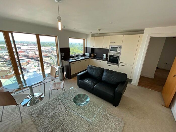 2 Bedroom Apartment To Rent In Britton House, Manchester, M4