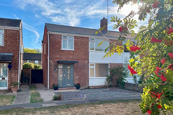 3 Bedroom Semi-Detached House For Sale In Wren Way, Farnborough, GU14