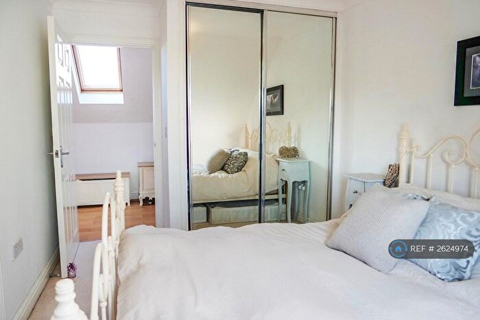 2 Bedroom Flat To Rent In Datchet Road, Slough, SL3