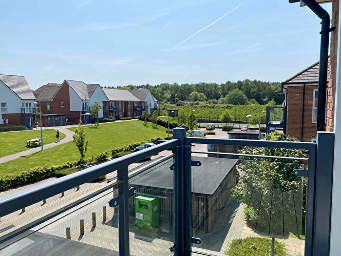 2 Bedroom Apartment To Rent In Holmbush Mews, Faygate, Horsham, RH12