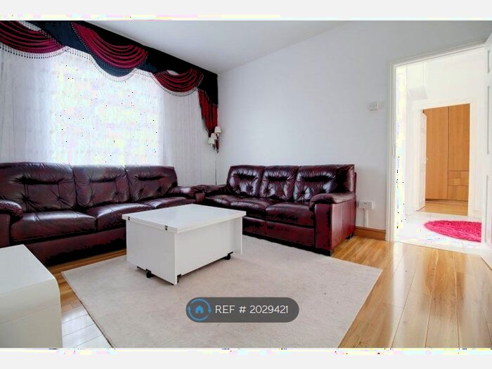 2 Bedroom Flat To Rent In Birchington House, London, E5