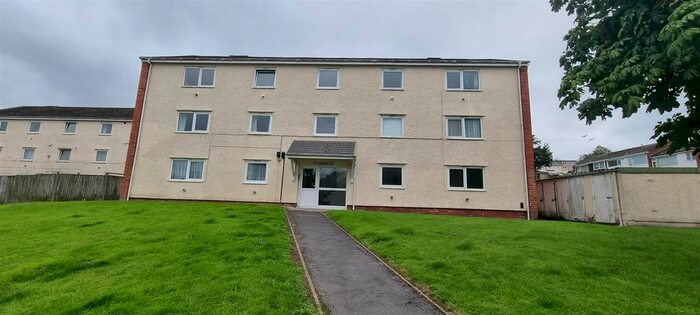 2 Bedroom Flat To Rent In Goshawk Road, Haverfordwest, SA61